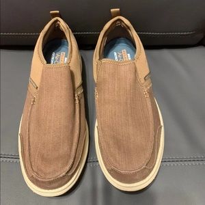 New Men’s 10 Skechers relaxed fit air cooled